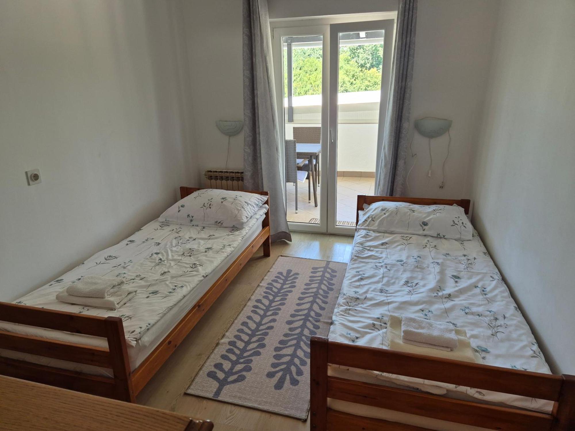 Manja - Cesko Slovensky Dom *